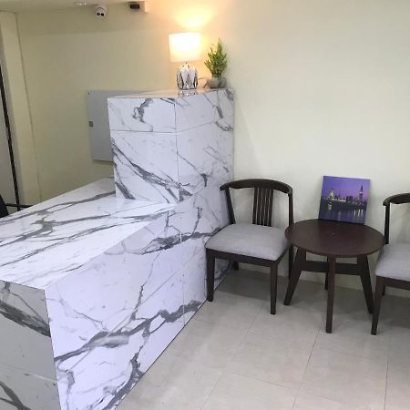 Harrys Resiendence Hotel Bangkok Exterior photo