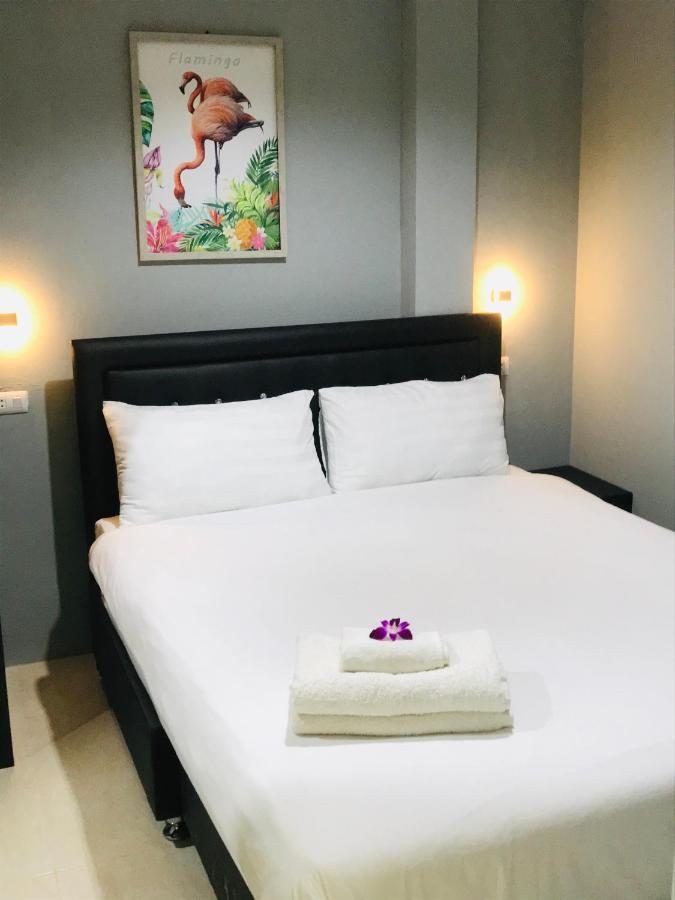 Harrys Resiendence Hotel Bangkok Exterior photo