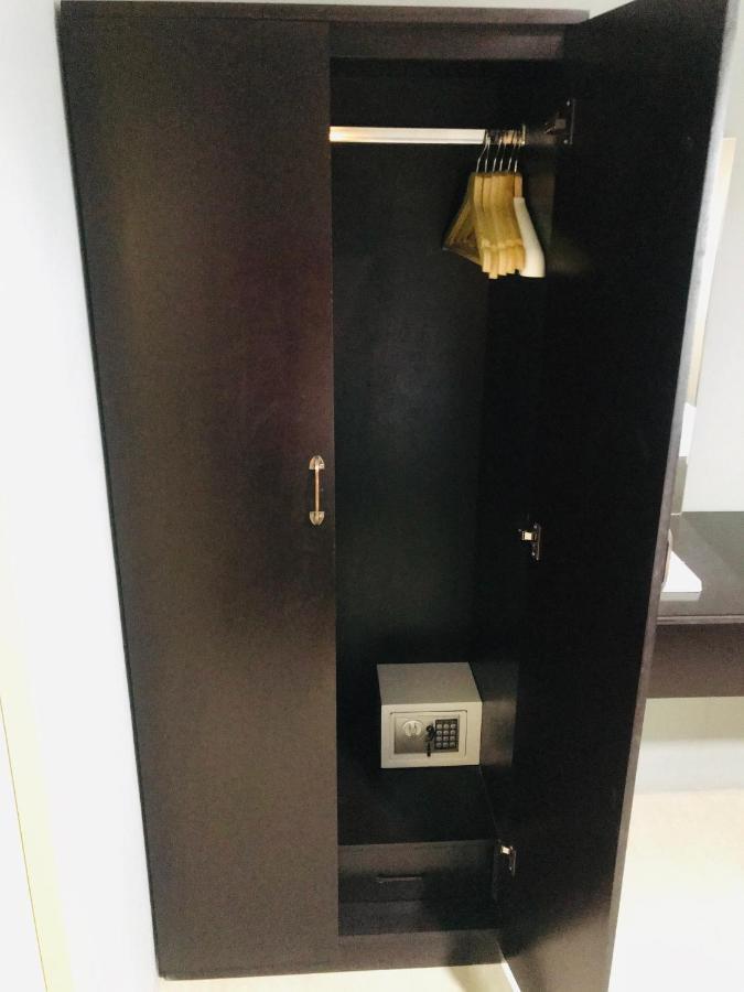 Harrys Resiendence Hotel Bangkok Exterior photo