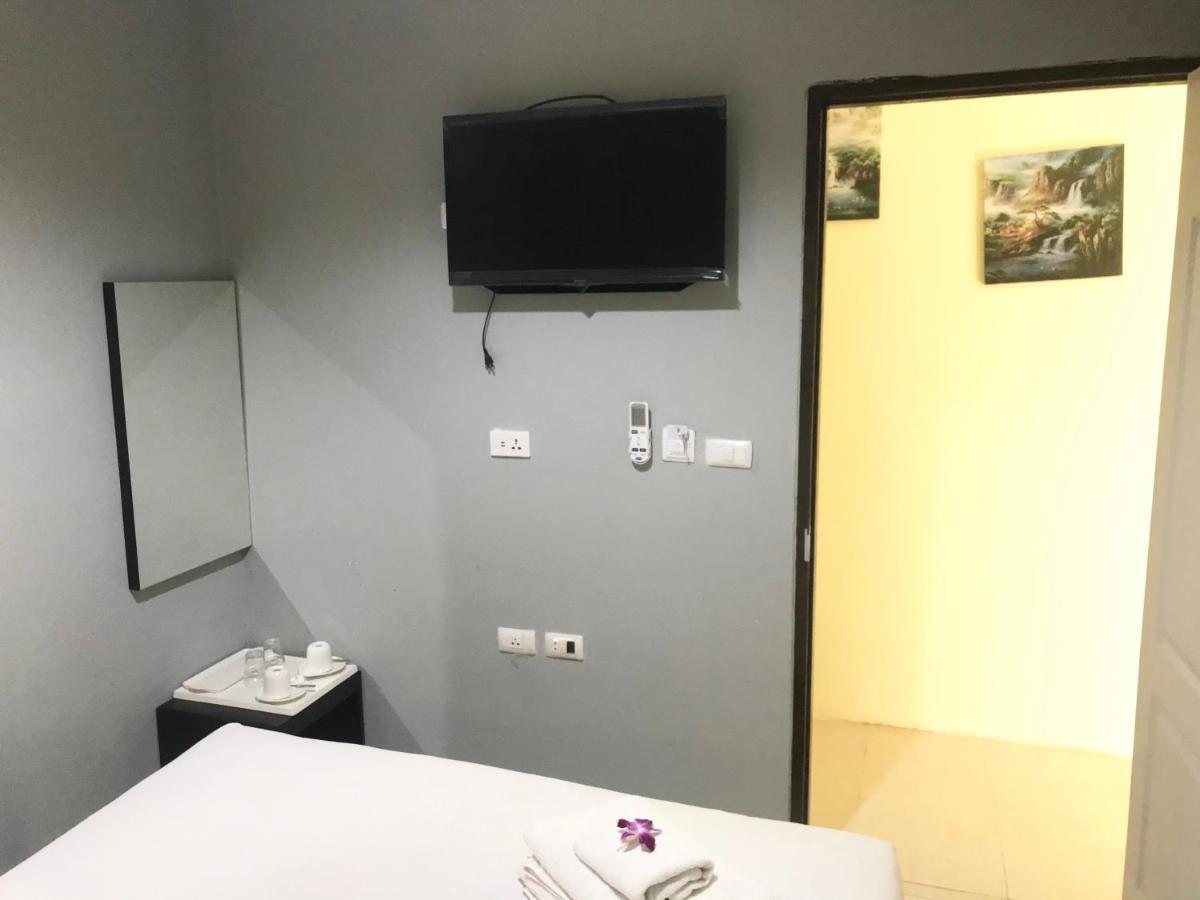 Harrys Resiendence Hotel Bangkok Exterior photo
